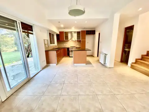 Casa 4 ambientes con 3 baños