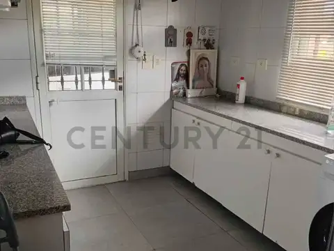 Gran casa en barrio Praderas de san Ignacio con excelentes detalles de calidad constructiva