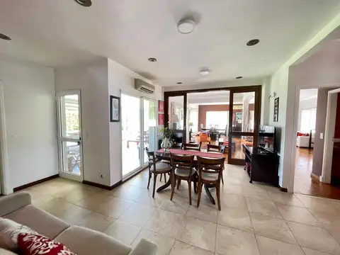 Casa en Alquiler Temporal con 4 cocheras