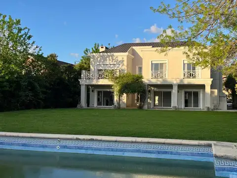 Casa en Venta con 2 cocheras