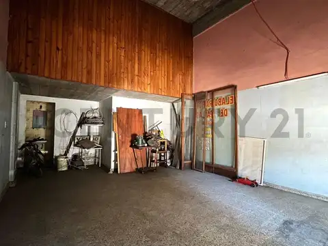 Pres. Juan Domingo Perón 10000, Piso 0