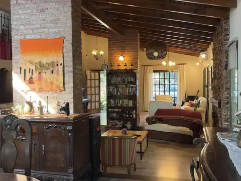 Casa en Venta con 2 cocheras