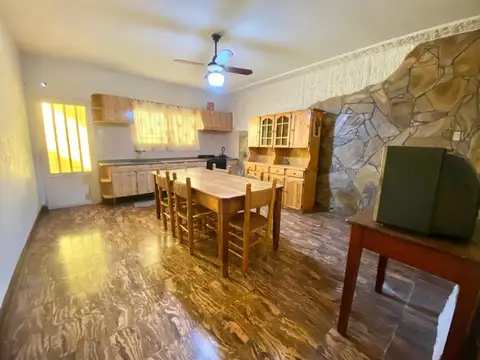 Casa 5 ambientes con 1 baño