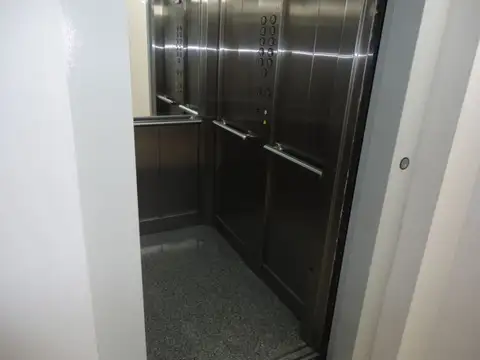 Av. Bartolomé Mitre 4900, Piso 2