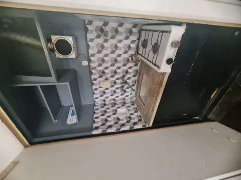 Ambiente Divisible , Gral Peron Y Riobamba U$s 39.000