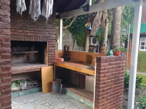 Casa en Venta con 2 cocheras