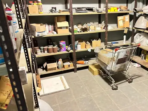 Galpon en Venta 42  mts Fondo