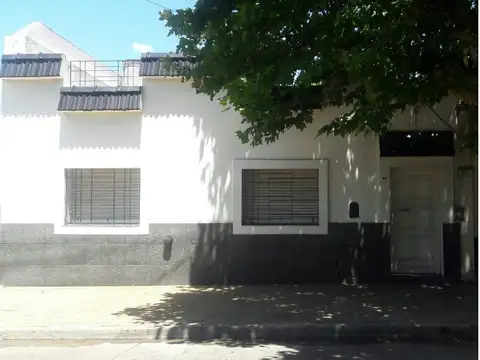 Venta de Casa en lote propio de 8,66x19.
