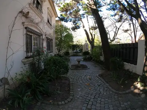 Casa 8 ambientes con 4 baños