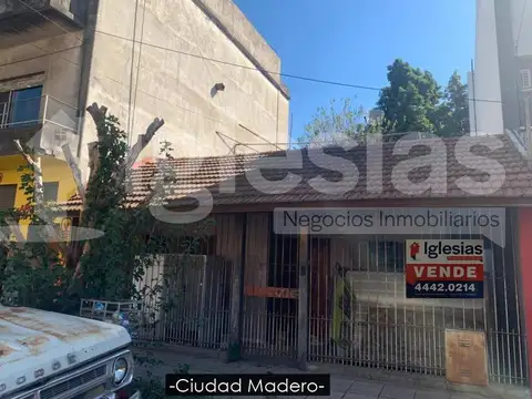 Casa a refaccionar sobre lote de 8.66 x 68 metros