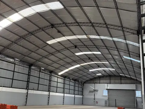 Excelente Nave Industrial en Alquiler - 1530 m2 - C/ Oficinas. La Tablada.