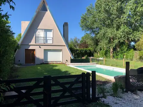 Casa 4 ambientes con 2 baños