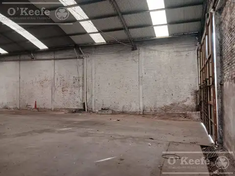 GALPON EN ALQUILER 1300 M2 CON OFICINAS Y VESTUARIOS