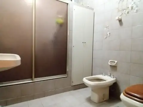 Venta casa 3 ambientes con cochera Isidro Casanova