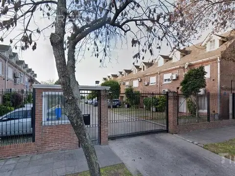 PH en venta en Carapachay, dos ambientes con jardín y cochera