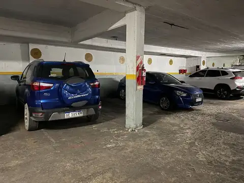 VENTA COCHERA FIJA CUBIERTA BALVANERA FACIL ACCESO