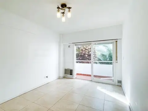 Av Libertador al 2600 entre Juan Bautista Alberdi y Matias Sturiza