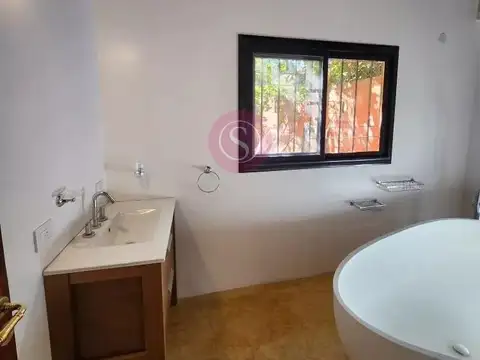 Casa 3 ambientes con 2 baños