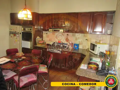 Chalet + GALPON en Venta - TURDERA - a metros de Av. Irigoyen - Muy buen estado