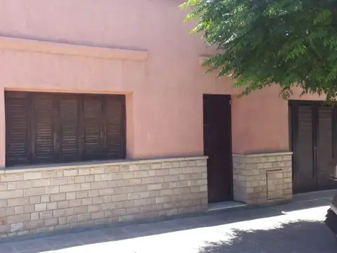 Casa en alquiler en Luzuriaga