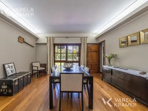 Casa en Venta con 3 cocheras