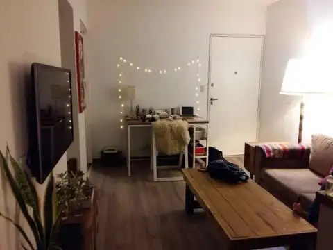 IMPECABLE MONOAMBIENTE,CON BALCON, COCINA Y LAVADERO INDEPENDIENTE, A 3 C EST. TREN ACASSUSO  