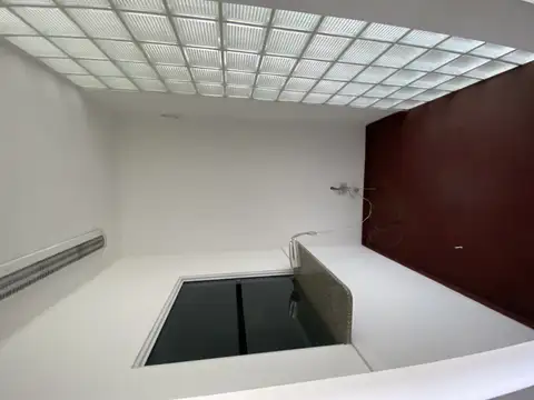 Oficina 8 ambientes con 4 baños