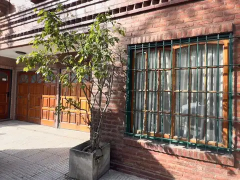 CASA TRIPLEX VENTA 5 AMBIENTES