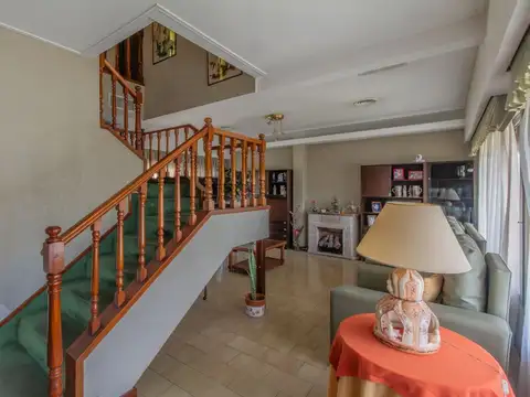VENTA CASA 4 AMB JARDON PARRILLA - OLIVOS