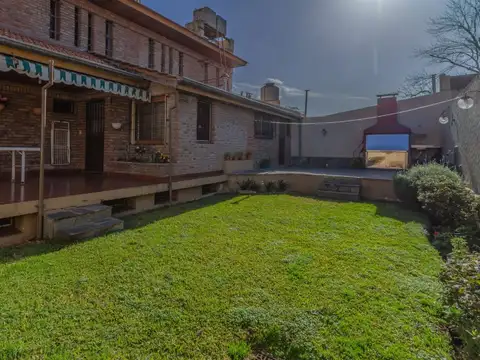 VENTA CASA 4 AMB JARDON PARRILLA - OLIVOS