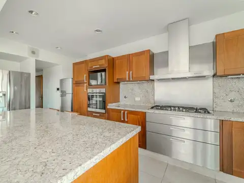 Casa 9 ambientes con 3 baños