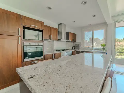 Casa en Venta con 5 cocheras