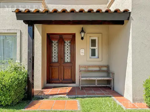 Casa en venta en el Barrio El Atardecer