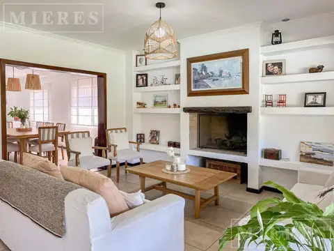 Casa en Venta con 2 cocheras