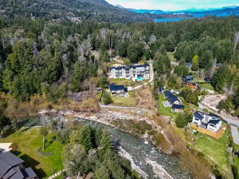 Los Robles 100, Piso 0