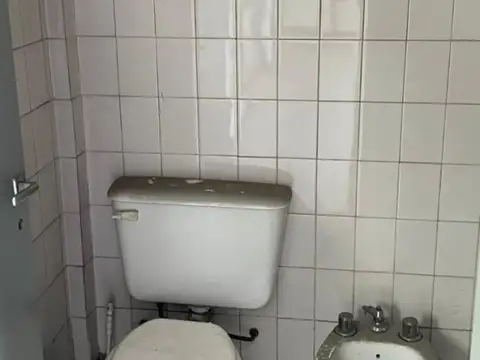 Local con Galpón sobre Av Calchaquí, Quilmes Oeste