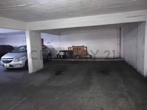 Venta de cochera en calle Tucumán 1449.