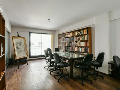 Amplia oficina a la venta en centro de la ciudad de Rosario Dorrego 1600