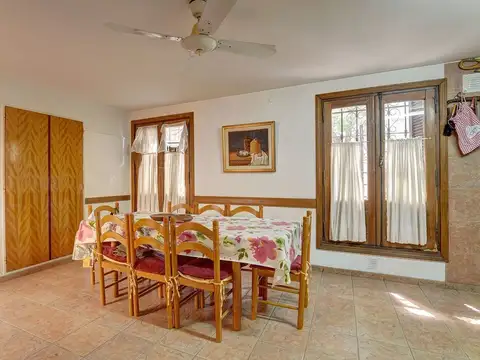 HERMOSA CASA LOTE PROPIO 6 AMB.- VENTA / MONSERRAT