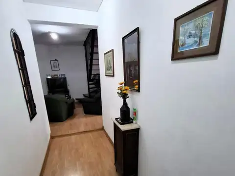 Depto Tipo Casa 4 ambientes con 2 baños