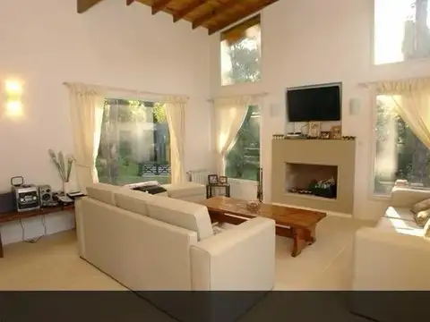 Casa en Alquiler Temporal en Carilo, USD 0