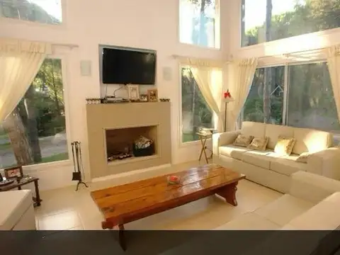 Casa 6 ambientes con 5 baños