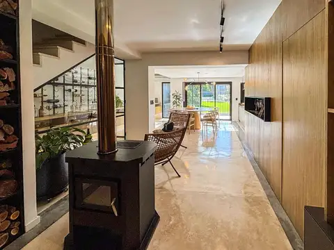 Casa en Venta con 1 cochera