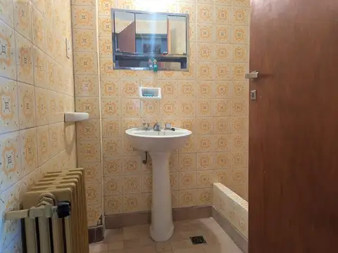 Casa Centrica con Salon Comercial