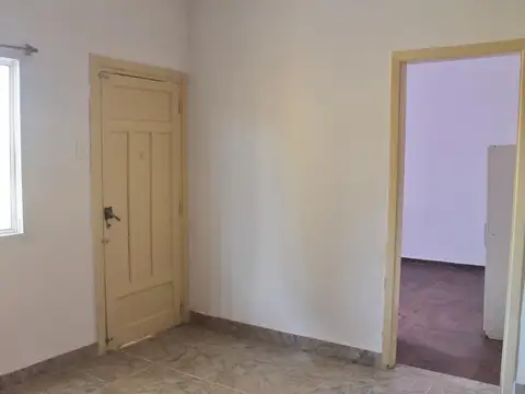 Casa 5 ambientes con 1 baño