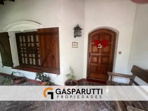 Casa en Alquiler con 4 cocheras