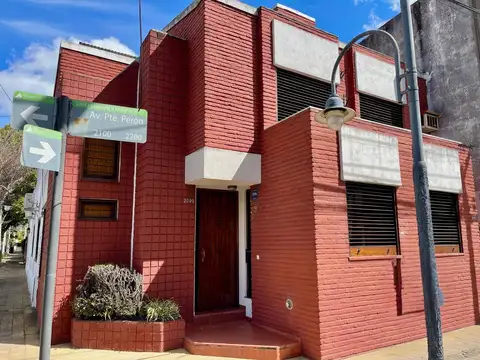 Avenida Perón al 2100