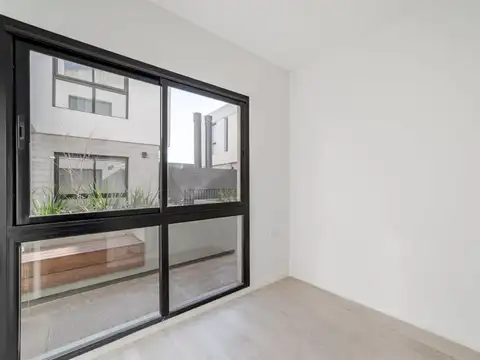 Casa en Housing 3 dorm 3 bños 2 cocheras Nuevo Poeta Lugones