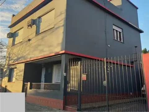 Venta casa, Hurlingham, 2 plantas independientes, Ideal inversor 2 ó 3 rentas, 5 dormitorios