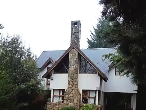 Casa 2 dorm. Altos de Chapelco con amplio jardin